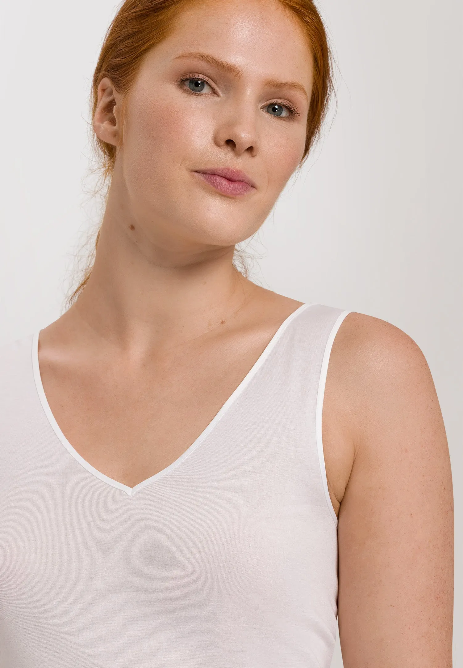 Cotton Seamless Cotton V-Neck Tank Top | White 71602-101