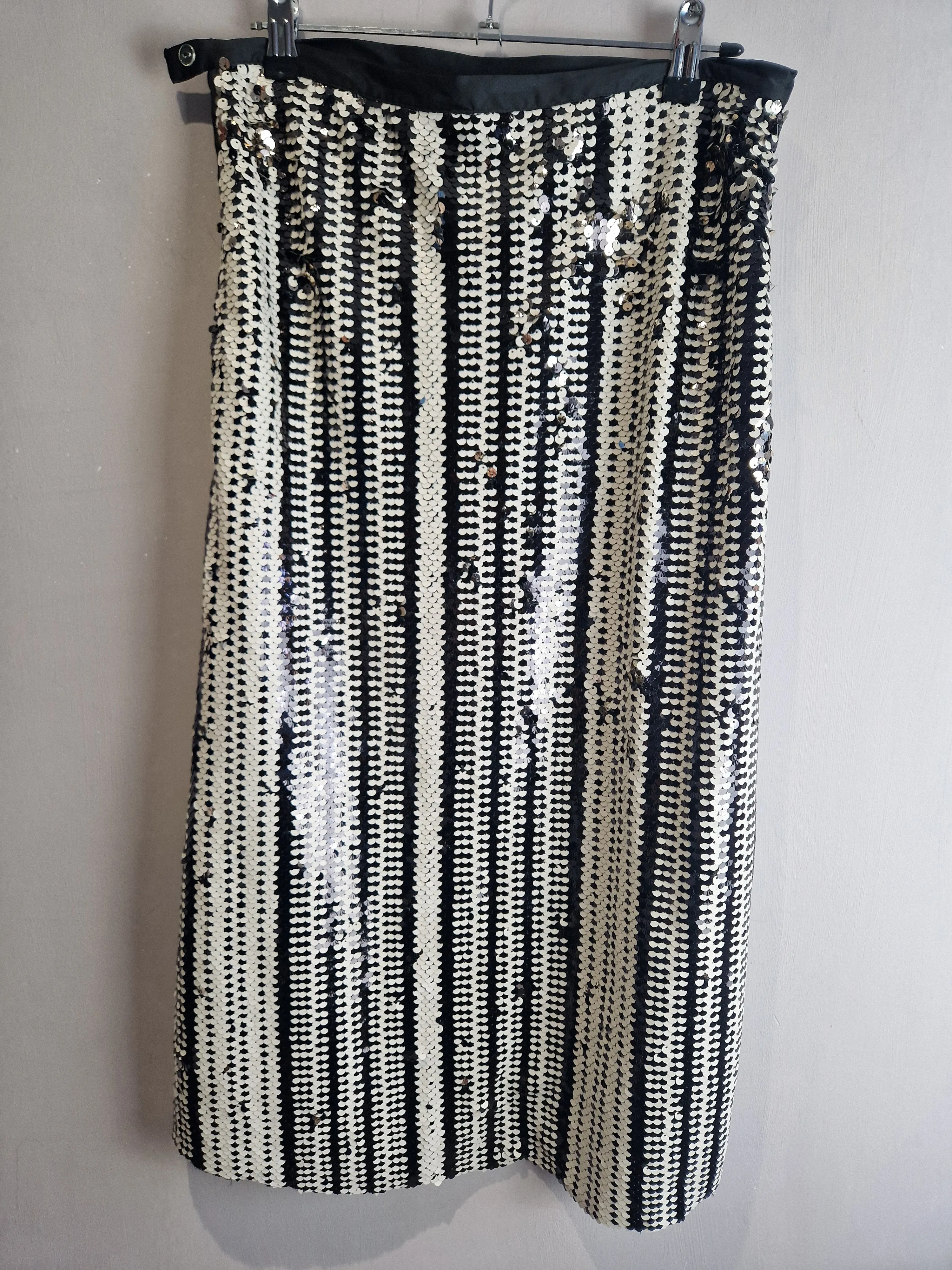 H&M black & white sequin pencil skirt - size 10