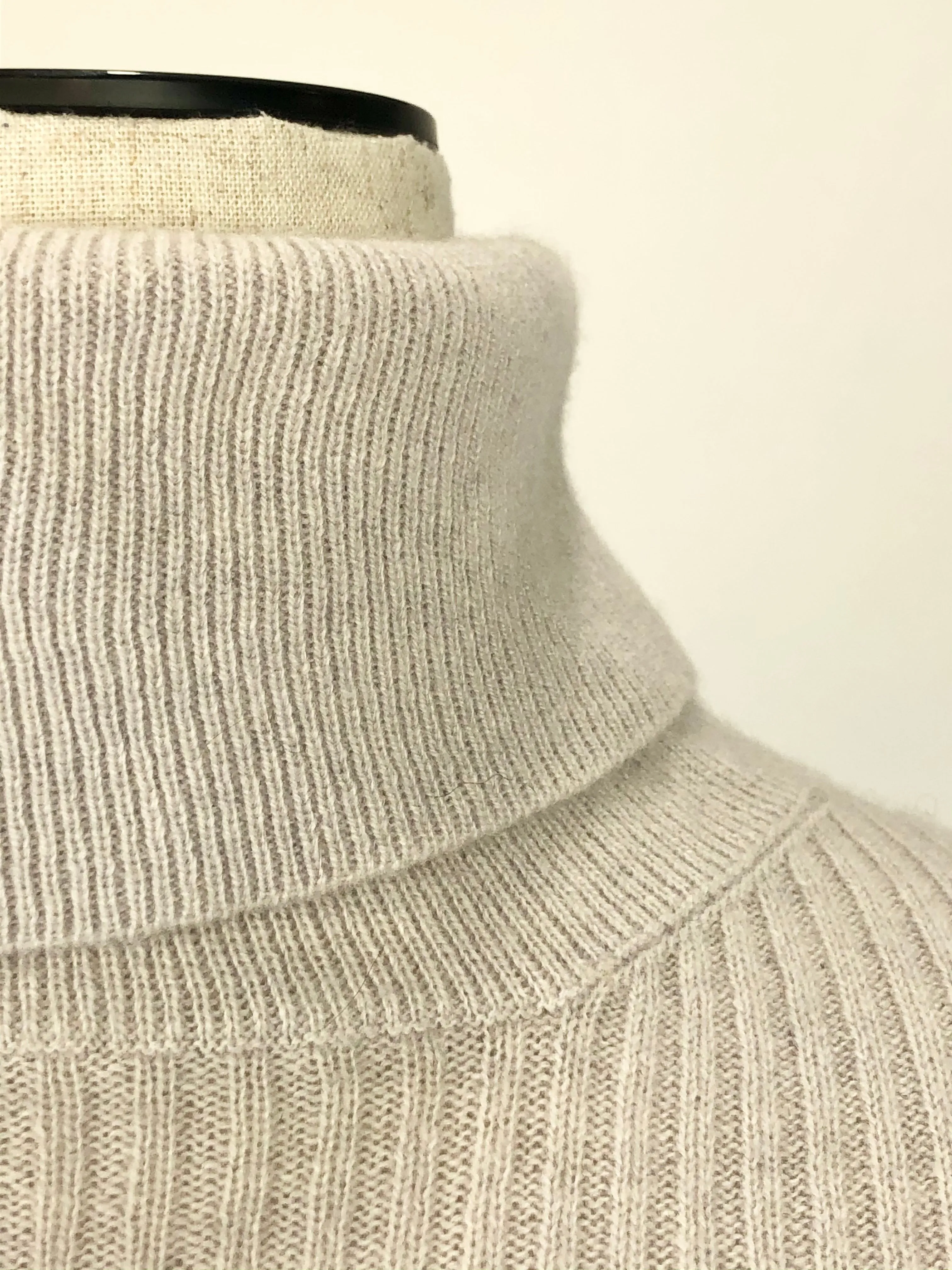 Light Grey Cashmere Turtleneck Sweater | Size S